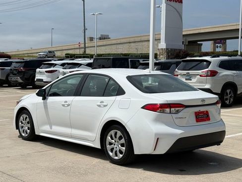 Used 2026 Toyota Corolla LE FWD image 4
