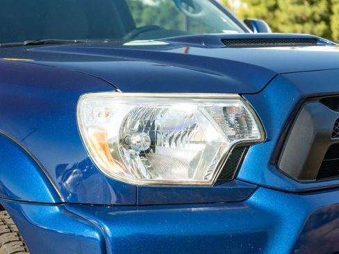 Used 2015 Toyota Tacoma PreRunner w/ TRD Sport Package RWD image 15