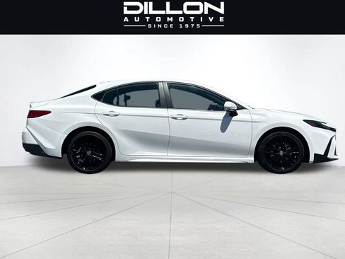 Used 2025 Toyota Camry SE FWD image 3