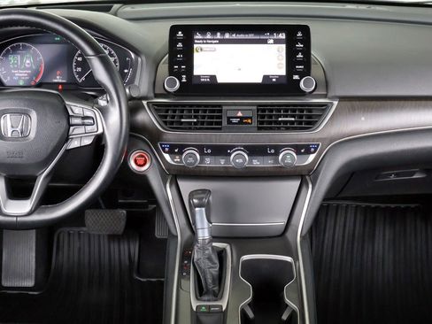 Used 2018 Honda Accord Touring image 17
