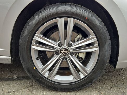 Used 2024 Volkswagen Jetta SE FWD image 10