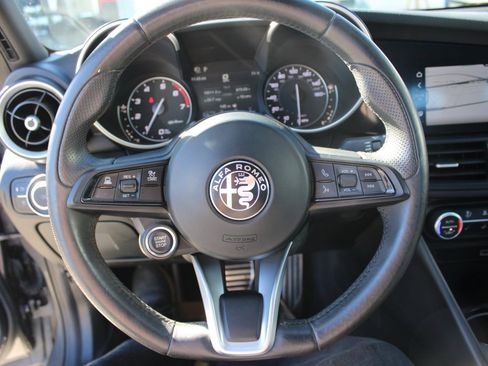 Used 2022 Alfa Romeo Giulia Ti image 13