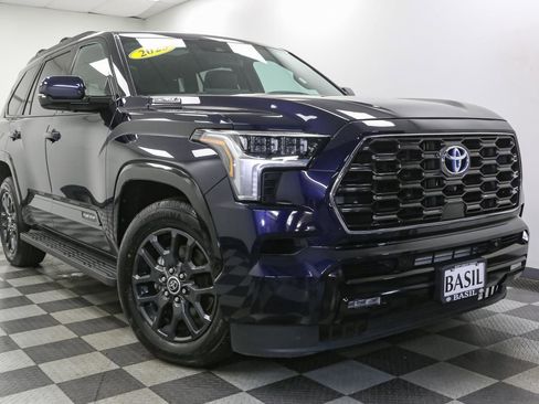 Used 2023 Toyota Sequoia Platinum image 2