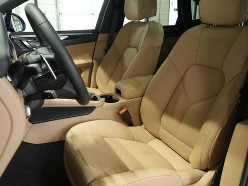 New 2026 Porsche Macan AWD/4WD image 5
