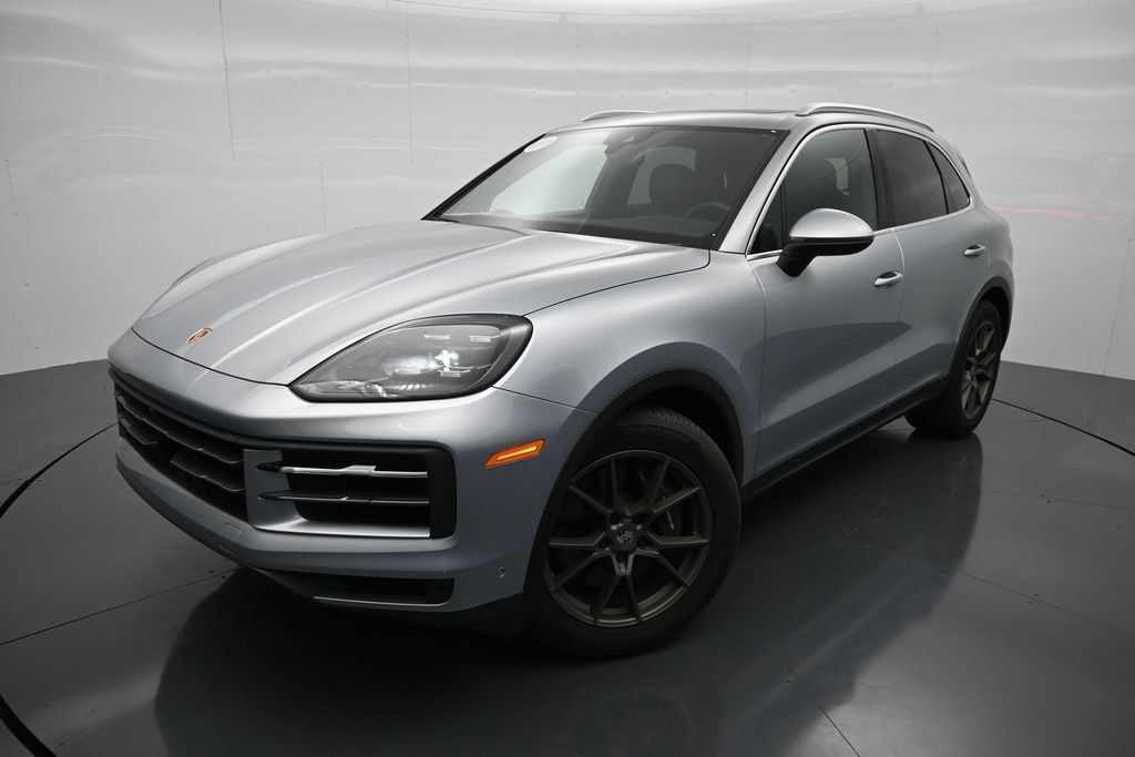 Certified 2025 Porsche Cayenne AWD/4WD image 1