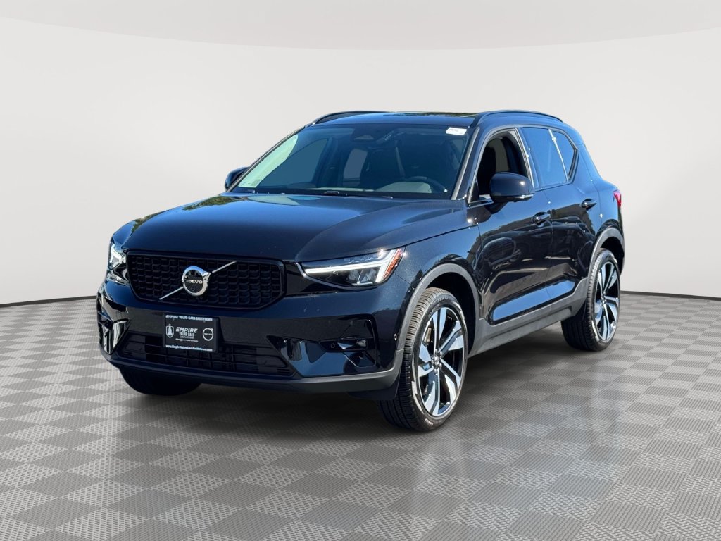 Used 2026 Volvo XC40 B4 Plus w/ Protection Package Premier FWD image 2
