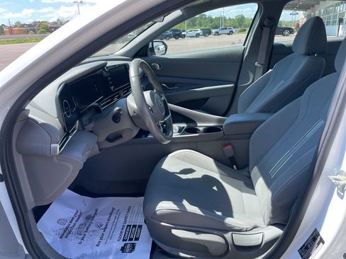 Used 2021 Hyundai Elantra SEL w/ Convenience Package image 12