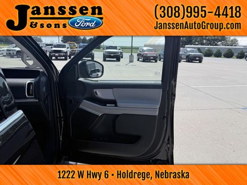 Used 2025 Ford Expedition Active AWD/4WD image 13