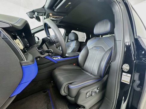 Used 2025 Bentley Bentayga AWD/4WD image 12
