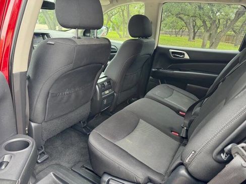 Used 2018 Nissan Pathfinder SV image 34