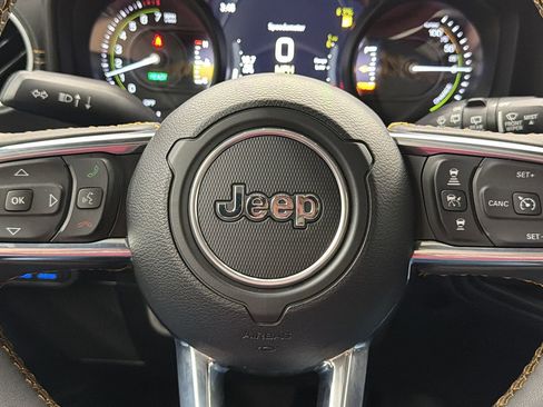 Used 2024 Jeep Wrangler Unlimited Sahara w/ Technology Group AWD/4WD image 28