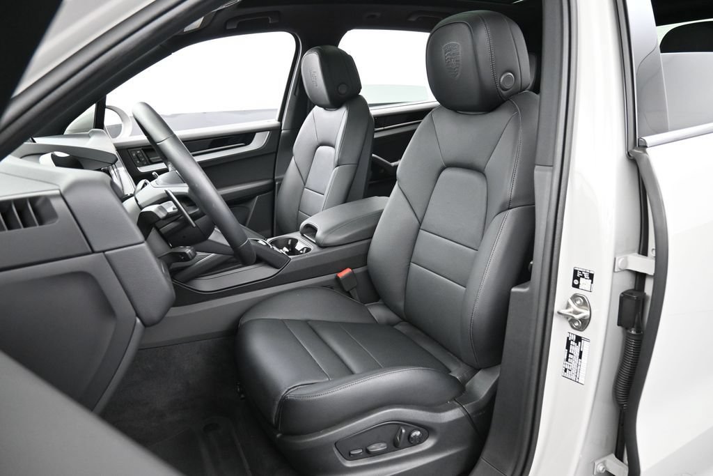 Certified 2026 Porsche Cayenne E-Hybrid AWD/4WD image 5