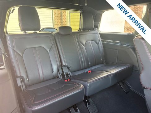 Used 2024 Ford Expedition Limited AWD/4WD image 12