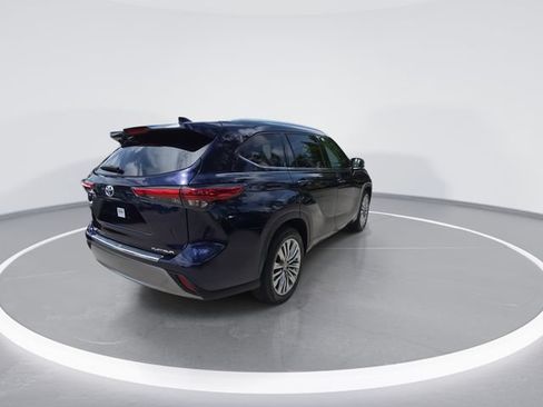 Used 2023 Toyota Highlander Platinum FWD image 7