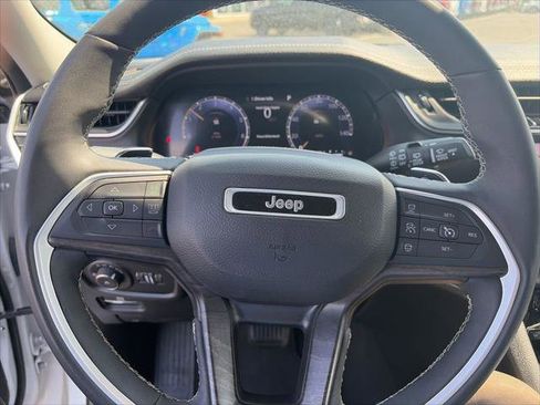 Certified 2023 Jeep Grand Cherokee L Limited AWD/4WD image 33