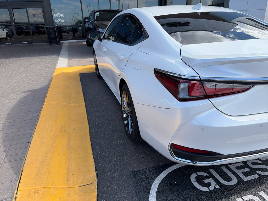 Used 2025 Lexus ES 300h w/ Accessory Package (Z2) FWD image 5