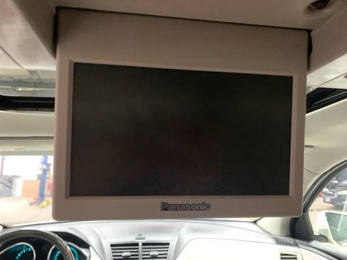 Used 2011 Chevrolet Traverse LTZ image 25