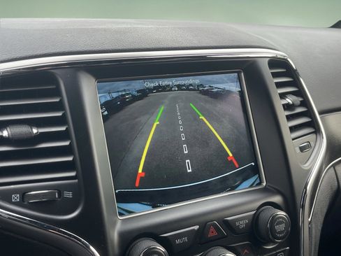 Used 2018 Jeep Grand Cherokee Limited AWD/4WD image 18