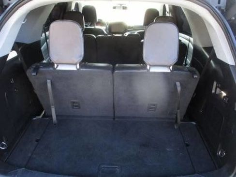 Used 2021 Ford Explorer XLT w/ Equipment Group 202A image 4