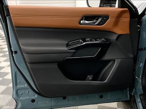 New 2026 Nissan Pathfinder Platinum AWD/4WD image 32