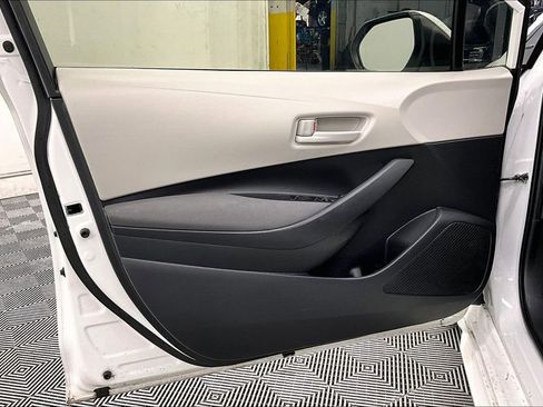 Used 2025 Toyota Corolla LE FWD image 24