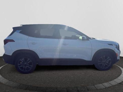 Used 2023 Kia Seltos S w/ Navigation Package image 4