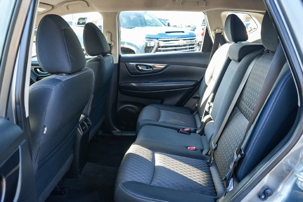 Used 2018 Nissan Rogue S FWD image 17