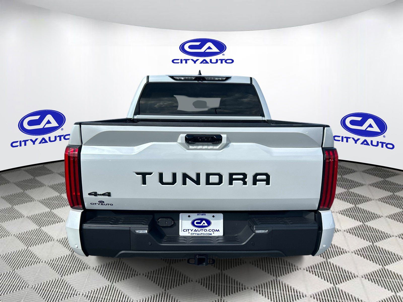 Used 2024 Toyota Tundra Limited w/ TRD Off-Road Package AWD/4WD image 4