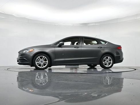 Used 2018 Ford Fusion SE FWD image 36