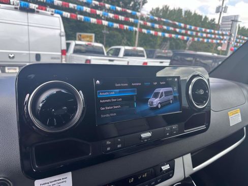 Used 2022 Mercedes-Benz Sprinter 3500 image 21