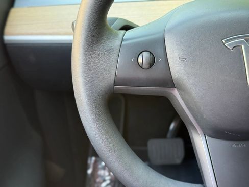 Used 2021 Tesla Model Y Long Range AWD/4WD image 18