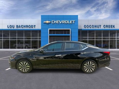 Used 2025 Nissan Altima 2.5 SV FWD image 5