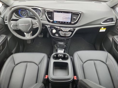 New 2026 Chrysler Voyager LX image 11