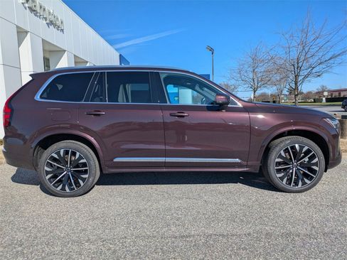 New 2025 Volvo XC90 B6 Core w/ Climate Package image 3
