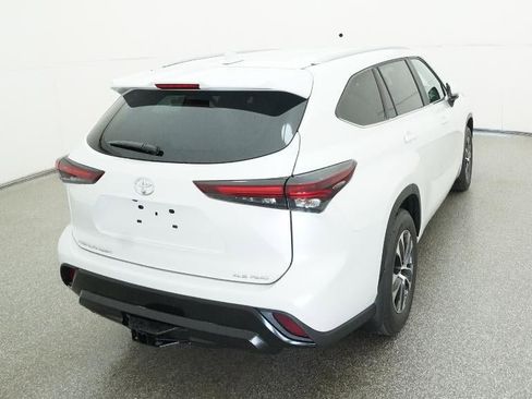 New 2026 Toyota Highlander XLE image 8