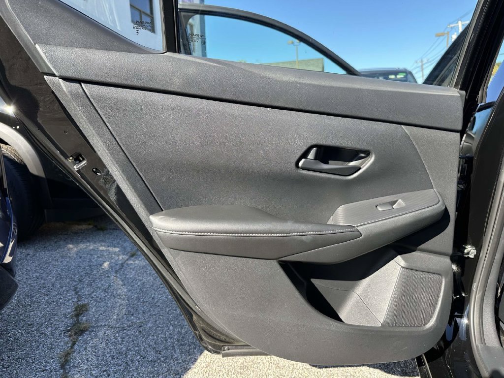 Used 2024 Nissan Sentra SV FWD image 17