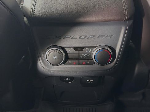 Used 2025 Ford Explorer Platinum AWD/4WD image 27