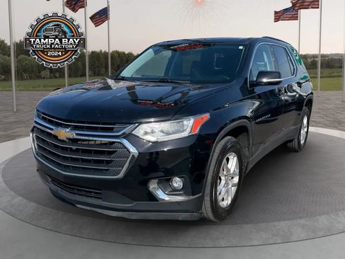 Used 2020 Chevrolet Traverse LT w/ LPO, Cargo Package AWD/4WD image 2