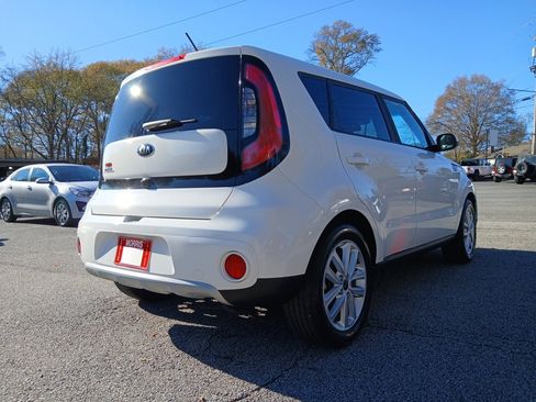 Used 2019 Kia Soul + image 6