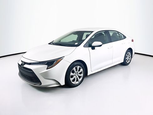 Used 2024 Toyota Corolla LE image 3