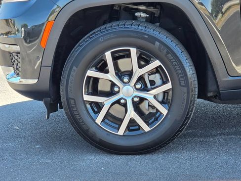 Used 2023 Jeep Grand Cherokee L Limited w/ Luxury Tech Group II AWD/4WD image 10