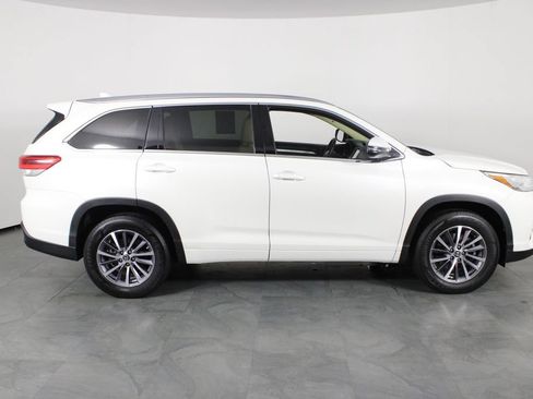 Used 2017 Toyota Highlander XLE FWD image 11