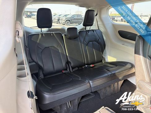 Used 2024 Chrysler Pacifica Touring-L FWD image 19