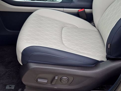 New 2026 Kia Carnival EX FWD image 19