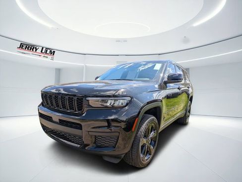 New 2025 Jeep Grand Cherokee L Altitude image 6