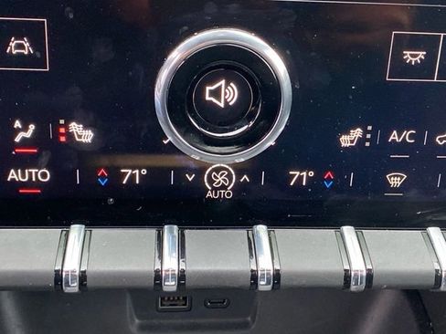 Used 2025 GMC Terrain Elevation w/ Elevation Premium Package image 12