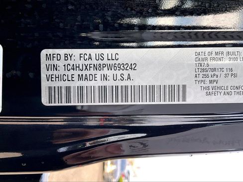 Used 2023 Jeep Wrangler Rubicon image 32