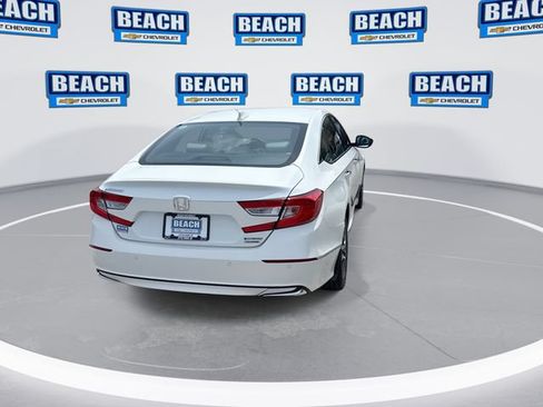 Used 2018 Honda Accord Touring image 7