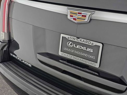 Used 2016 Cadillac Escalade ESV Premium image 14