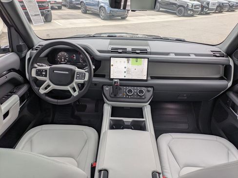 Used 2025 Land Rover Defender 130 S image 28